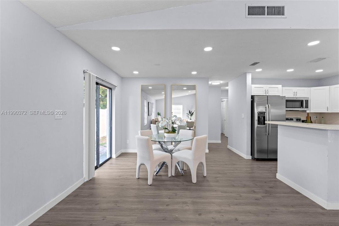 En Venta: $394,900 (2 camas, 2 baños, 1311 Pies cuadrados)