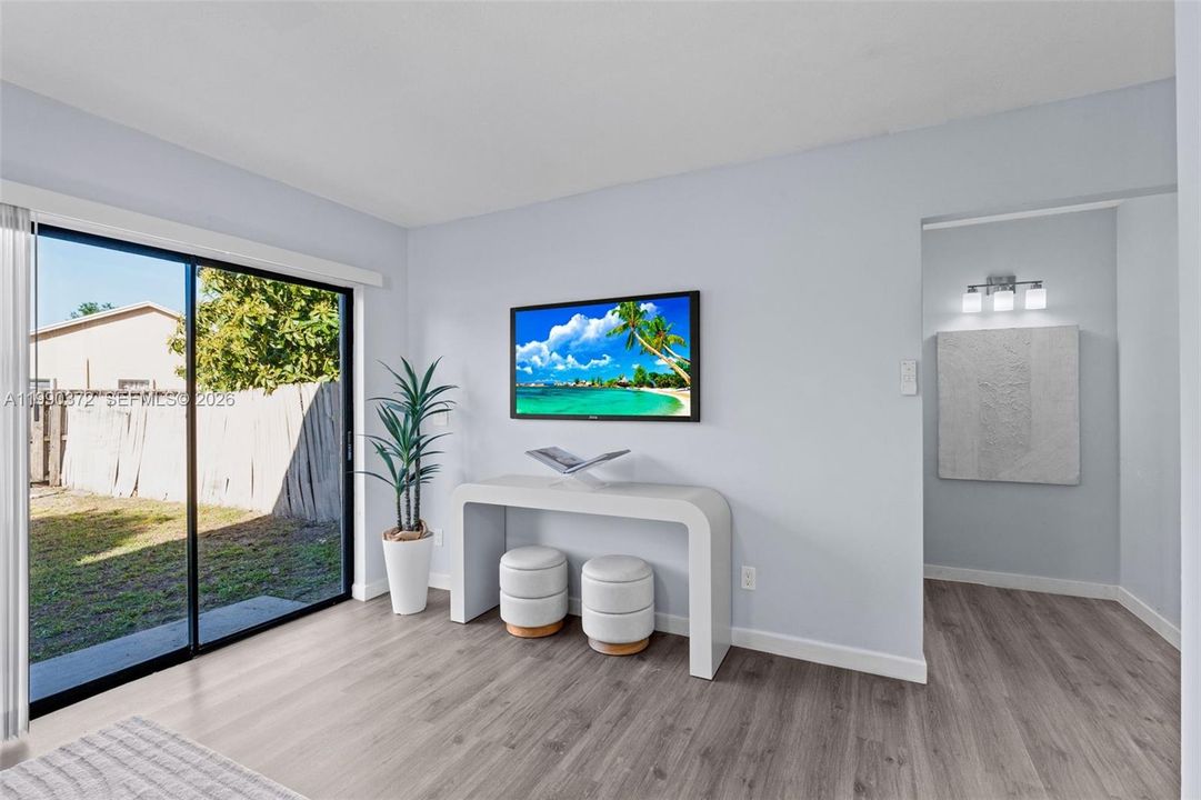 En Venta: $394,900 (2 camas, 2 baños, 1311 Pies cuadrados)