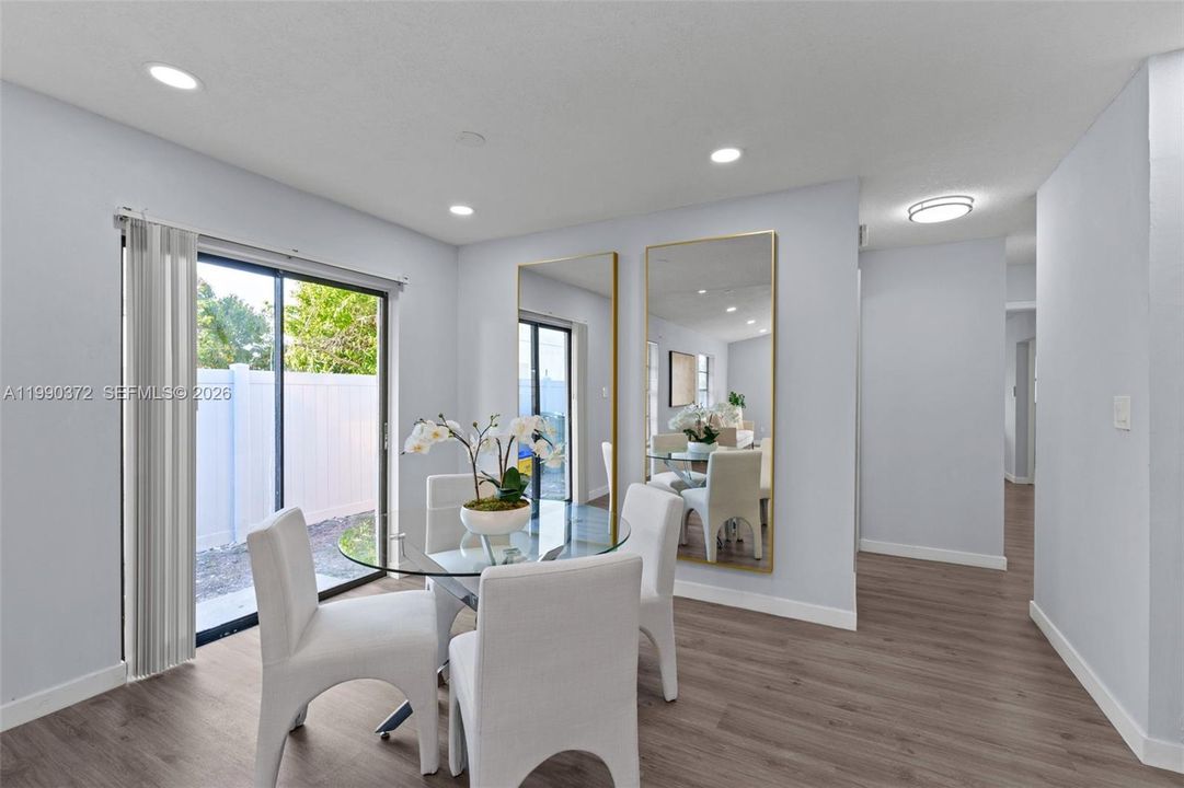 En Venta: $394,900 (2 camas, 2 baños, 1311 Pies cuadrados)