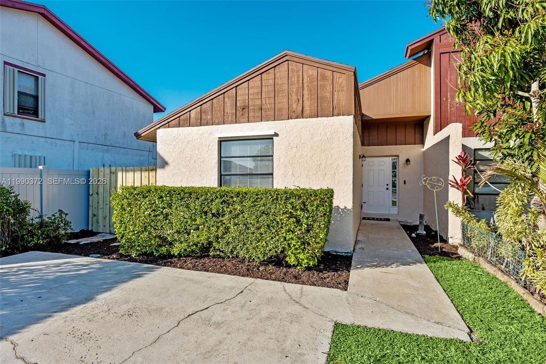 En Venta: $394,900 (2 camas, 2 baños, 1311 Pies cuadrados)