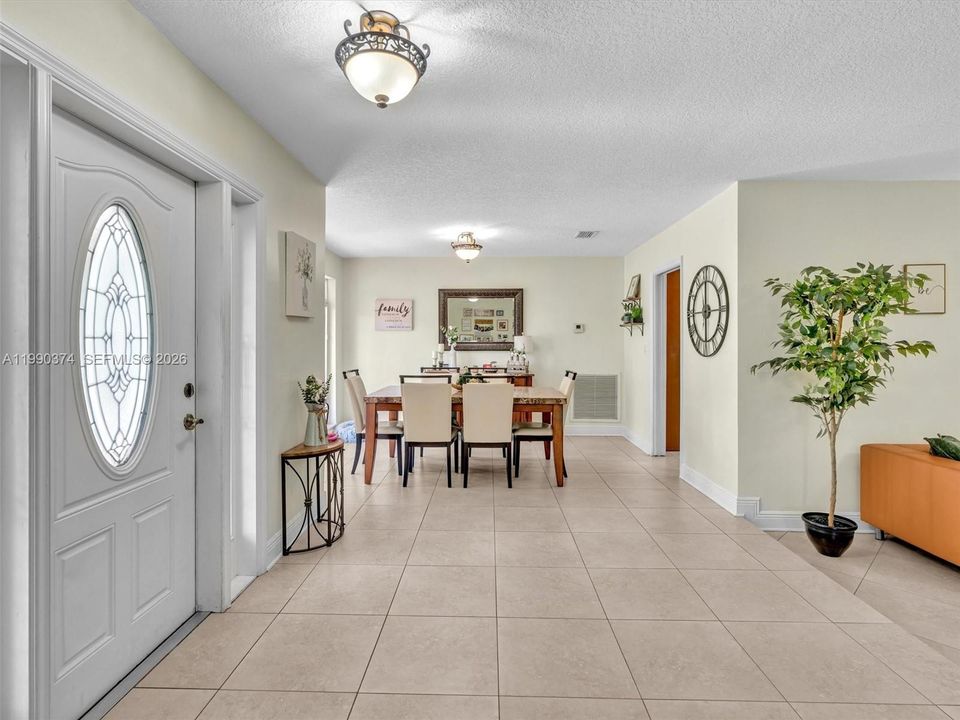 Recently Sold: $1,200,000 (3 beds, 2 baths, 2356 Square Feet)