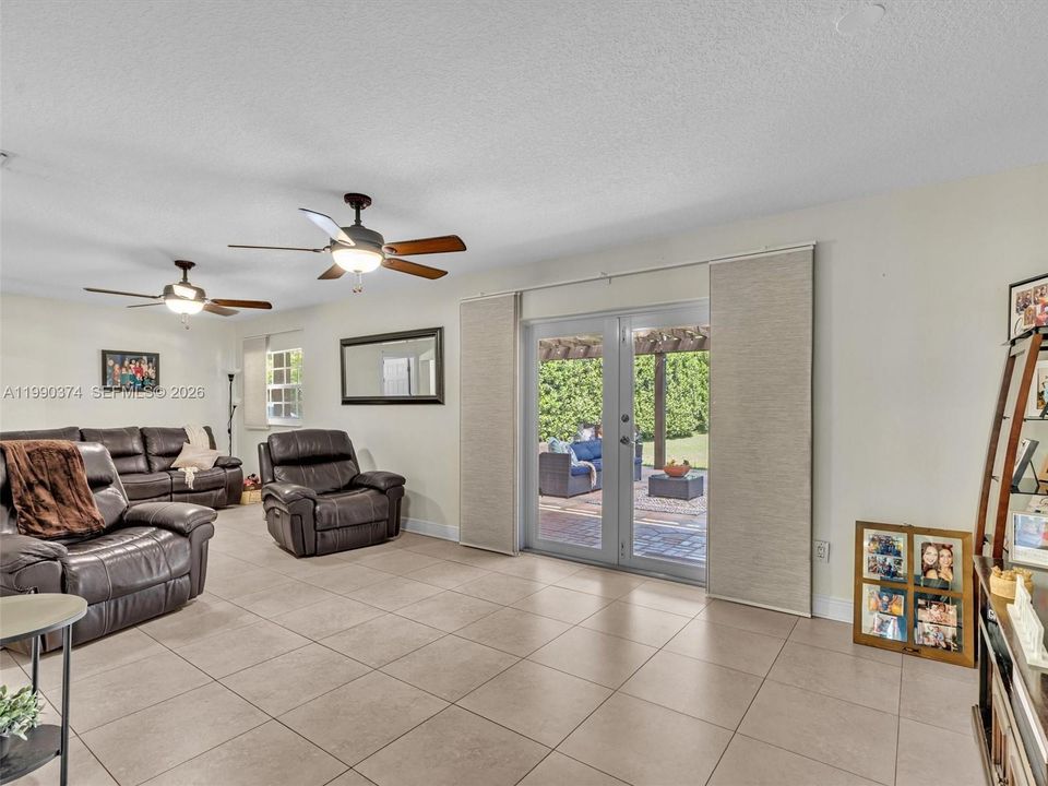 Recently Sold: $1,200,000 (3 beds, 2 baths, 2356 Square Feet)