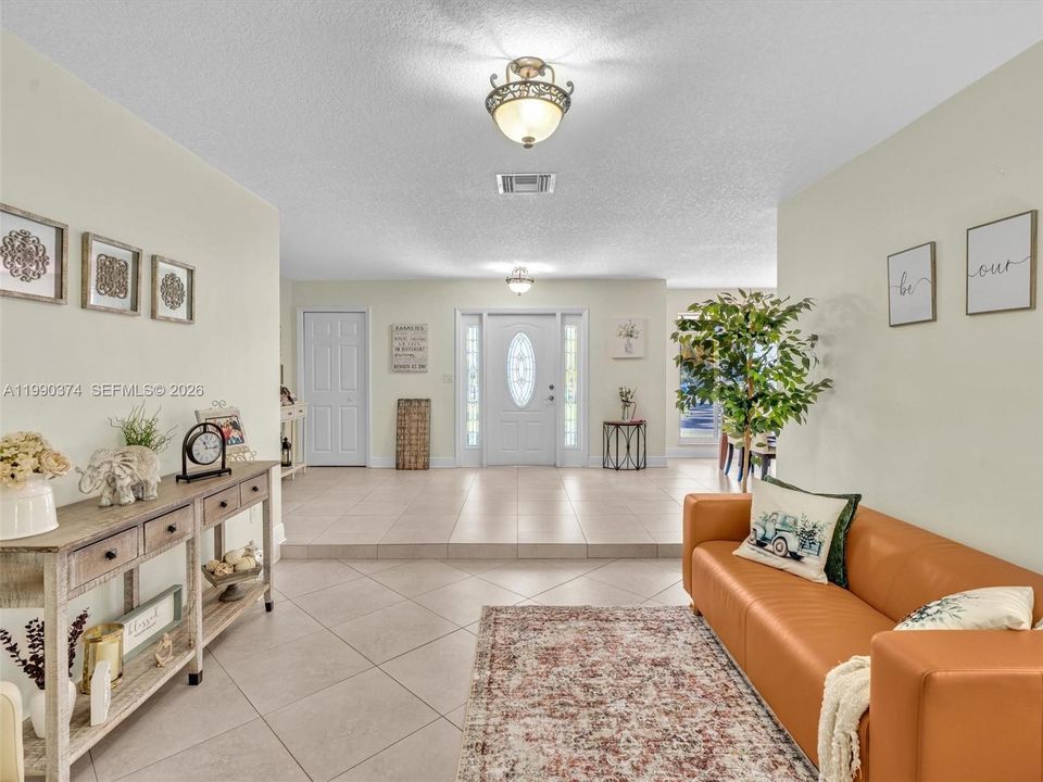 Recently Sold: $1,200,000 (3 beds, 2 baths, 2356 Square Feet)