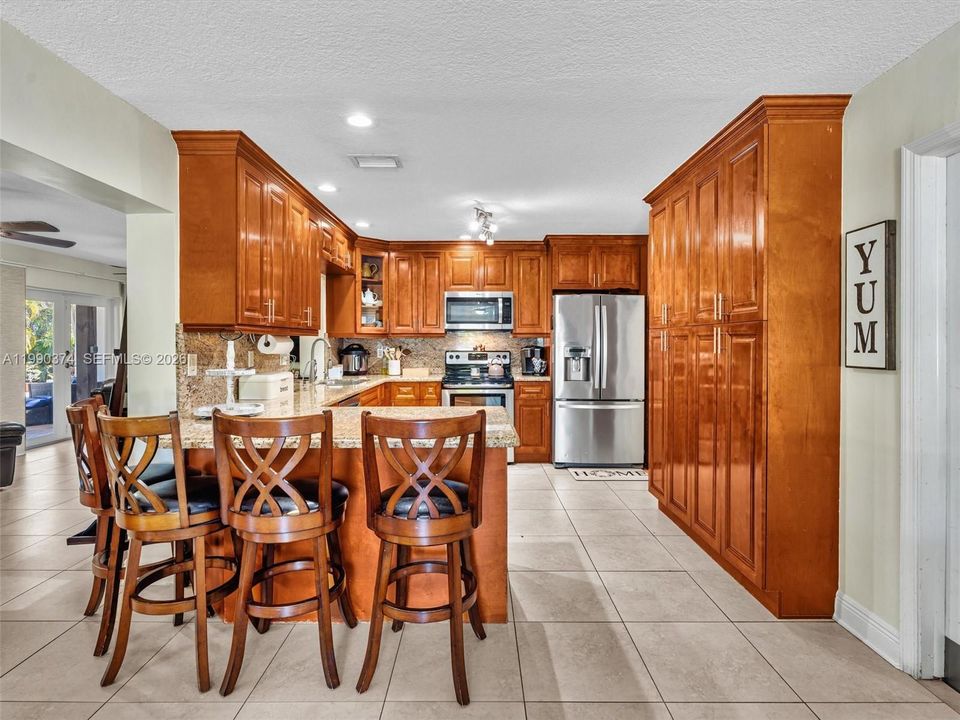 Recently Sold: $1,200,000 (3 beds, 2 baths, 2356 Square Feet)