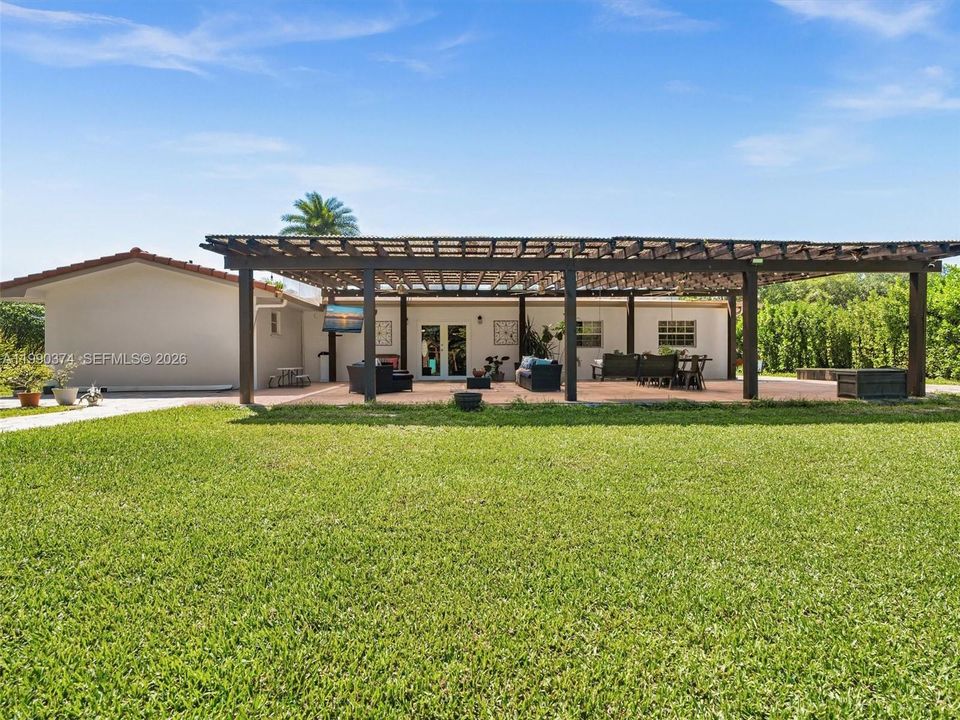 Recently Sold: $1,200,000 (3 beds, 2 baths, 2356 Square Feet)