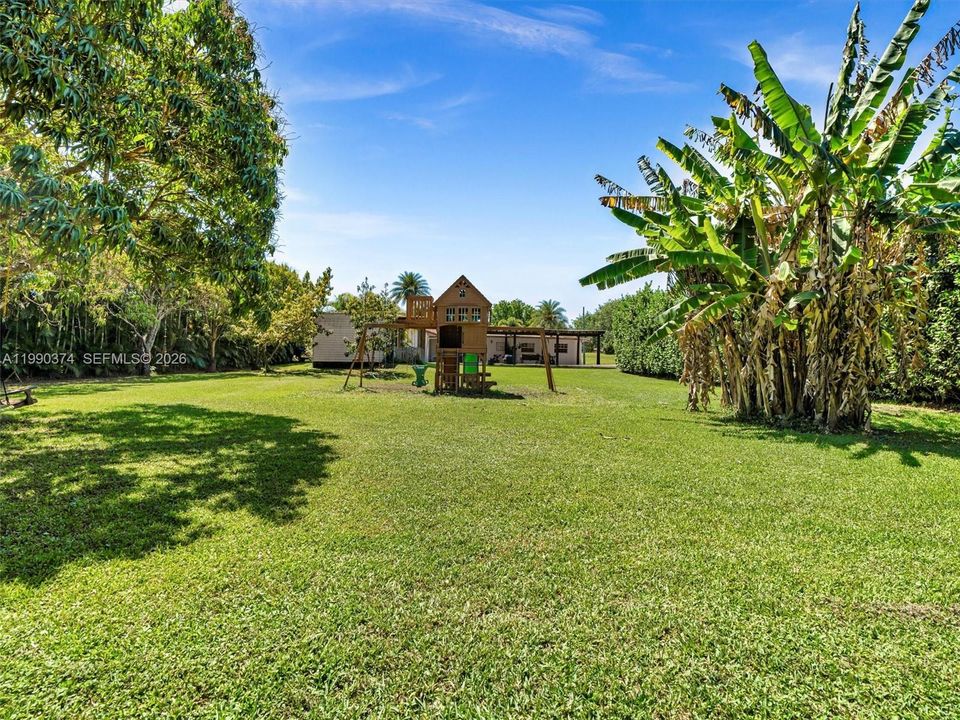 Recently Sold: $1,200,000 (3 beds, 2 baths, 2356 Square Feet)