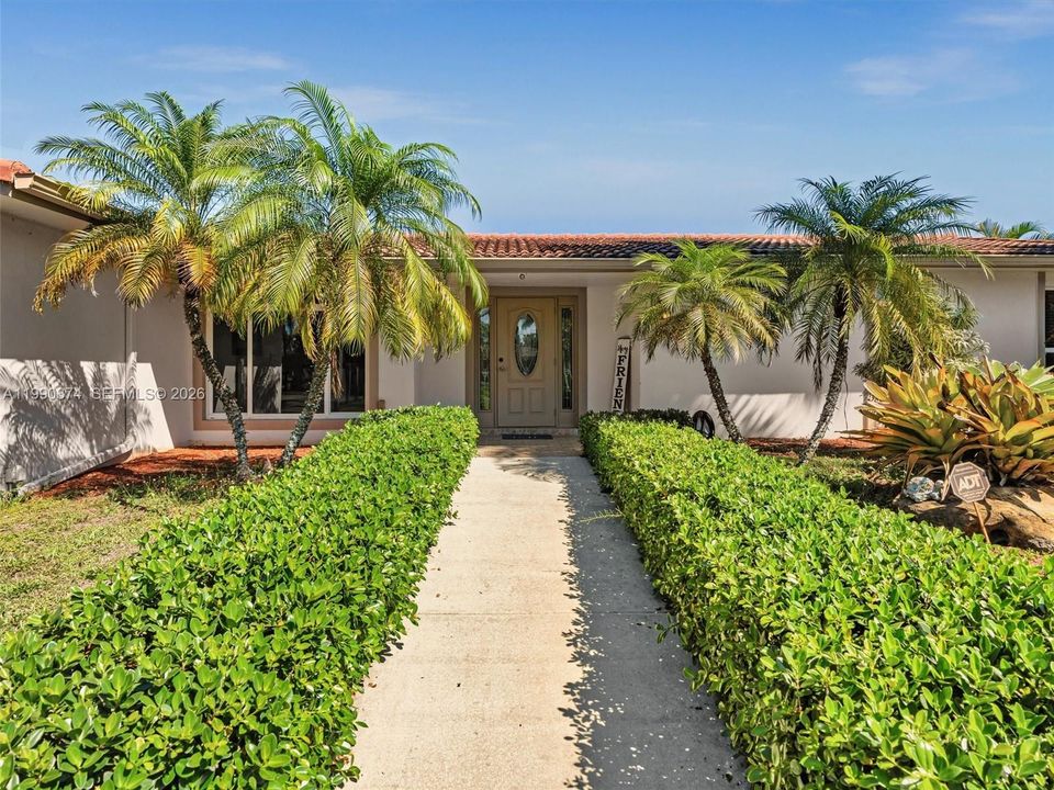 Recently Sold: $1,200,000 (3 beds, 2 baths, 2356 Square Feet)