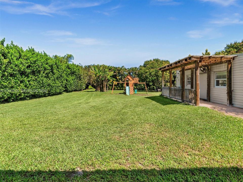 Recently Sold: $1,200,000 (3 beds, 2 baths, 2356 Square Feet)