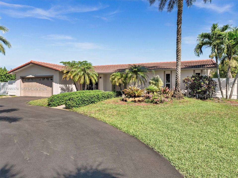 Recently Sold: $1,200,000 (3 beds, 2 baths, 2356 Square Feet)