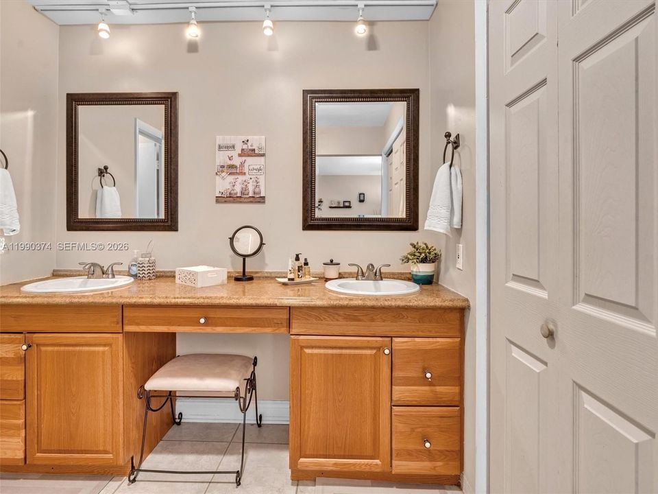 Recently Sold: $1,200,000 (3 beds, 2 baths, 2356 Square Feet)