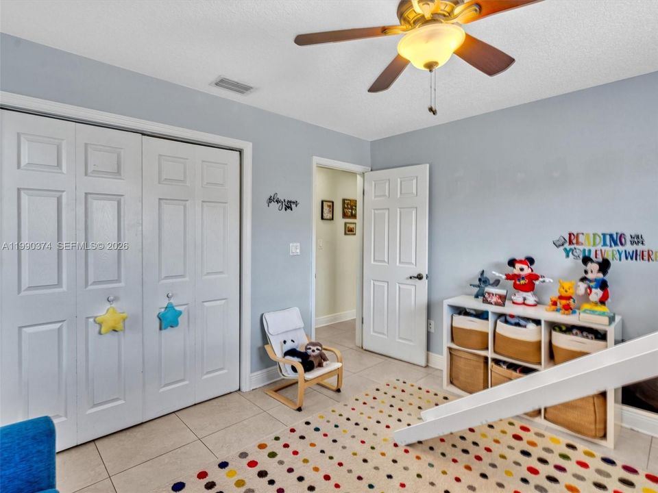 Recently Sold: $1,200,000 (3 beds, 2 baths, 2356 Square Feet)