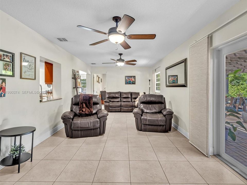 Recently Sold: $1,200,000 (3 beds, 2 baths, 2356 Square Feet)
