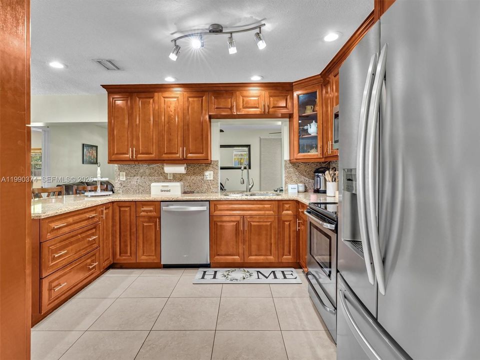 Recently Sold: $1,200,000 (3 beds, 2 baths, 2356 Square Feet)