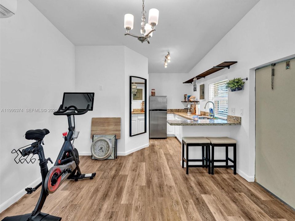 Recently Sold: $1,200,000 (3 beds, 2 baths, 2356 Square Feet)