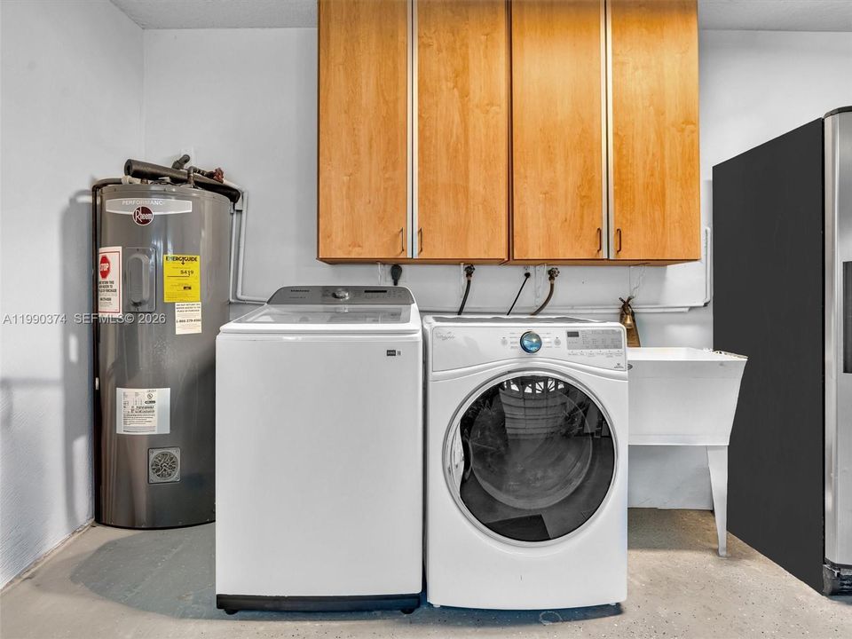 Recently Sold: $1,200,000 (3 beds, 2 baths, 2356 Square Feet)