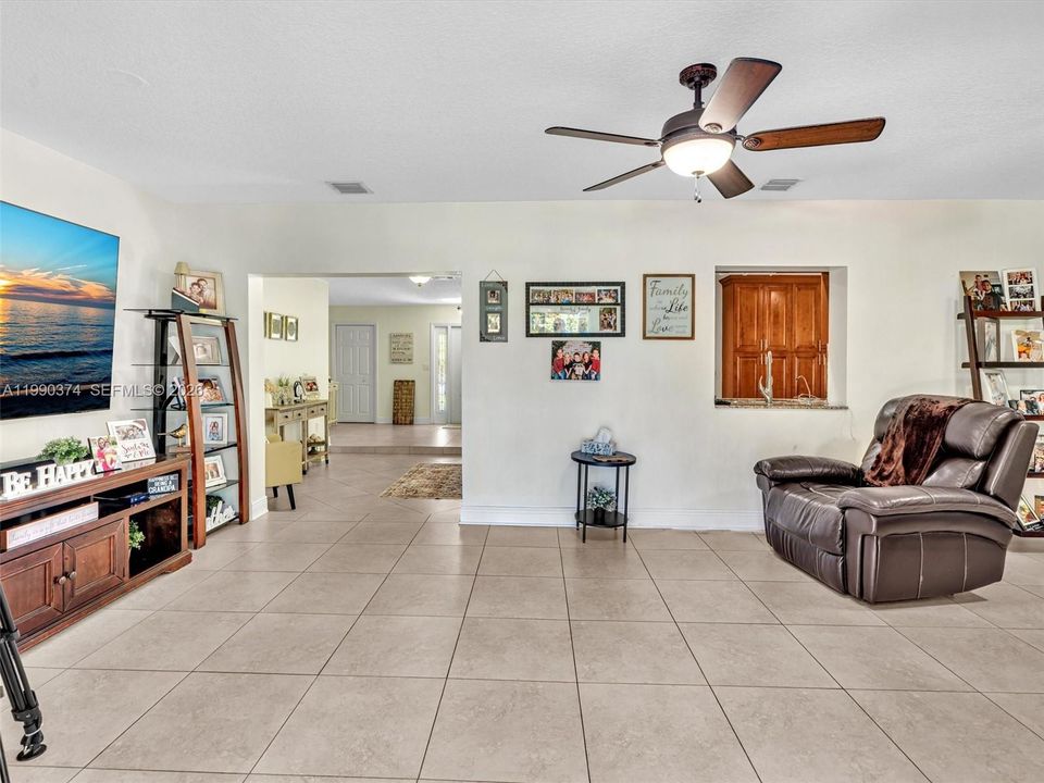 Recently Sold: $1,200,000 (3 beds, 2 baths, 2356 Square Feet)