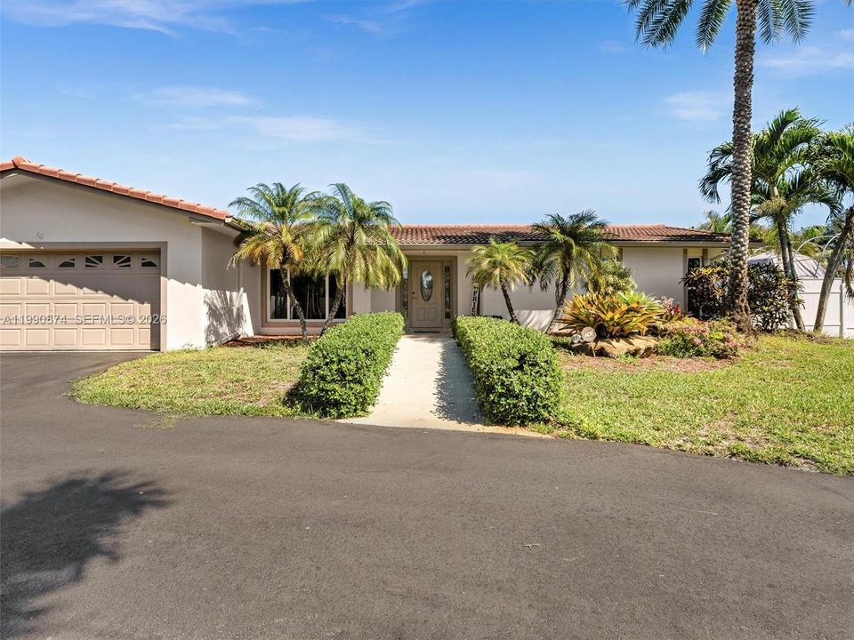 Recently Sold: $1,200,000 (3 beds, 2 baths, 2356 Square Feet)