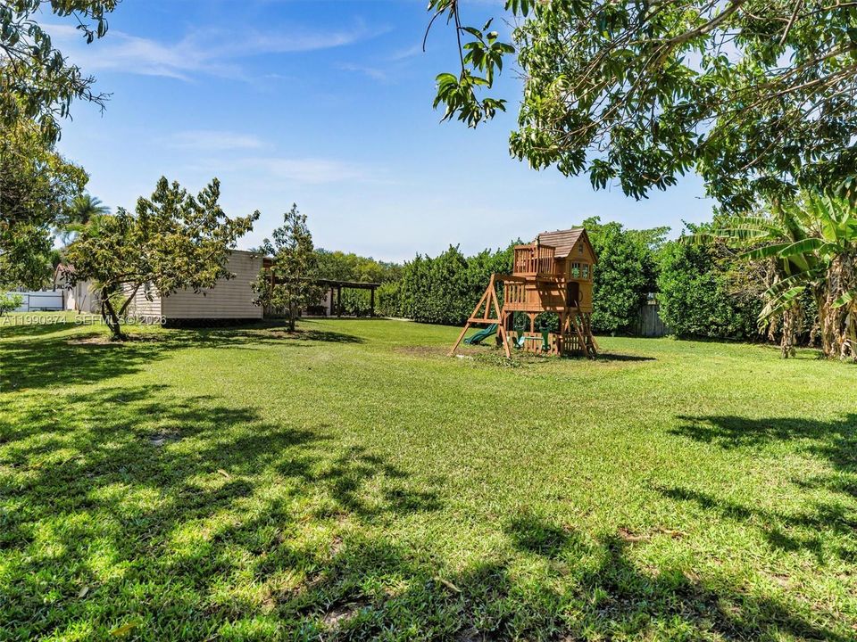 Recently Sold: $1,200,000 (3 beds, 2 baths, 2356 Square Feet)
