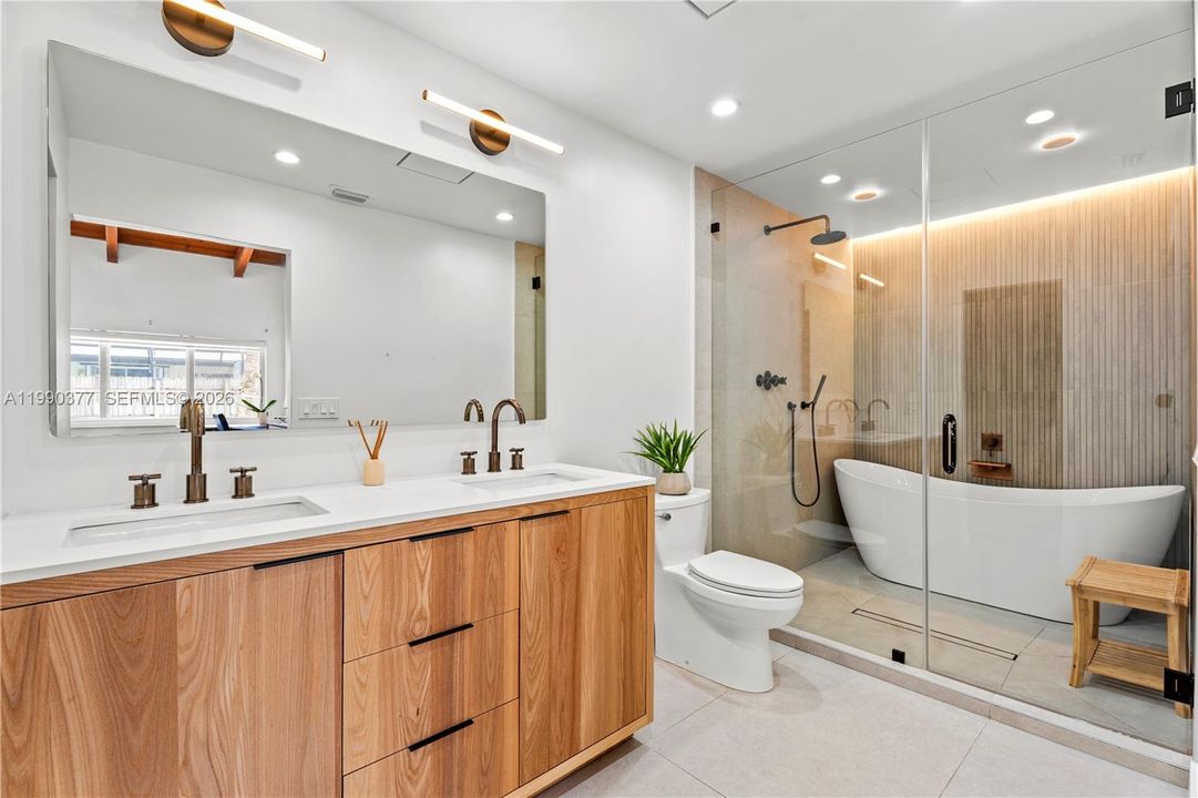 Activo con contrato: $899,900 (4 camas, 2 baños, 1947 Pies cuadrados)