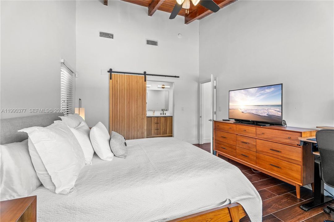 Activo con contrato: $899,900 (4 camas, 2 baños, 1947 Pies cuadrados)