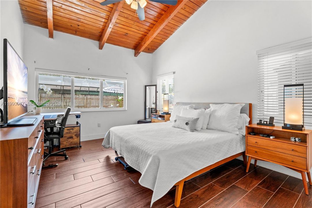 Activo con contrato: $899,900 (4 camas, 2 baños, 1947 Pies cuadrados)