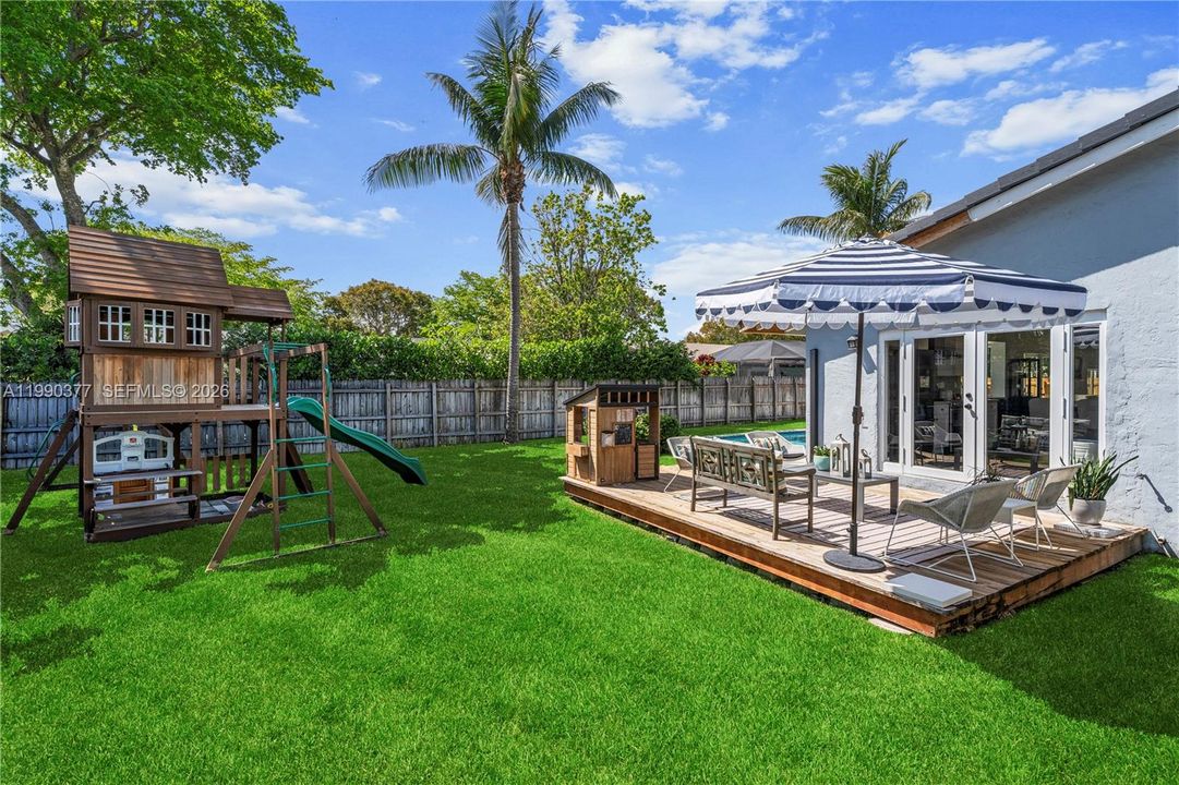 Activo con contrato: $899,900 (4 camas, 2 baños, 1947 Pies cuadrados)