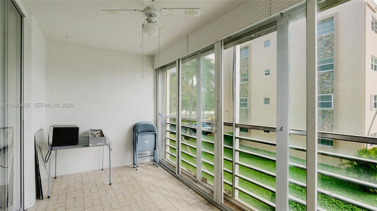 На продажу: $299,000 (2 спален, 2 ванн, 1144 Квадратных фут)