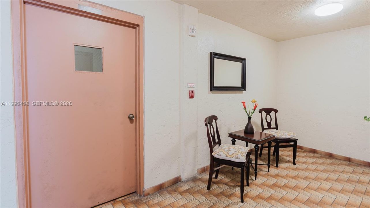 На продажу: $299,000 (2 спален, 2 ванн, 1144 Квадратных фут)