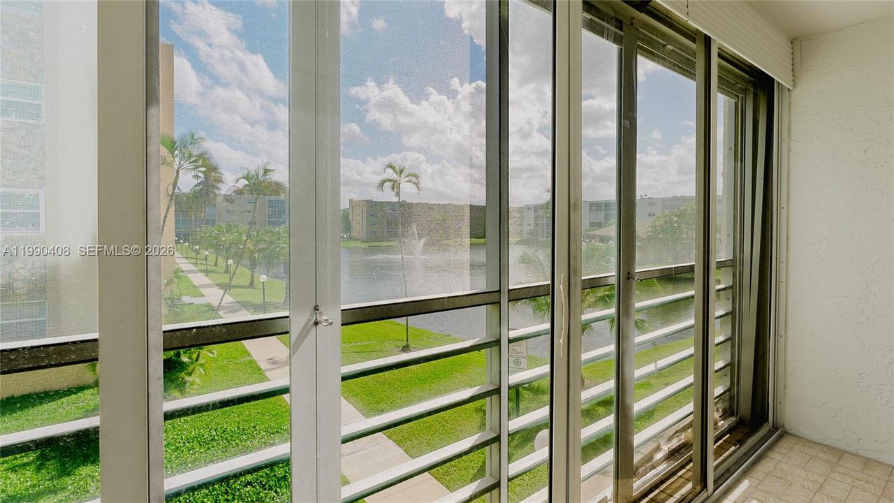 На продажу: $299,000 (2 спален, 2 ванн, 1144 Квадратных фут)