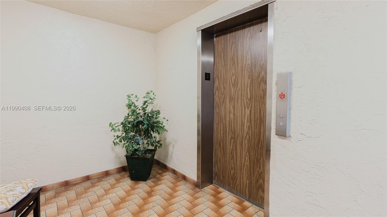 На продажу: $299,000 (2 спален, 2 ванн, 1144 Квадратных фут)