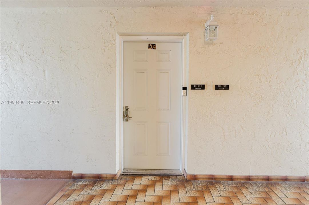 На продажу: $299,000 (2 спален, 2 ванн, 1144 Квадратных фут)