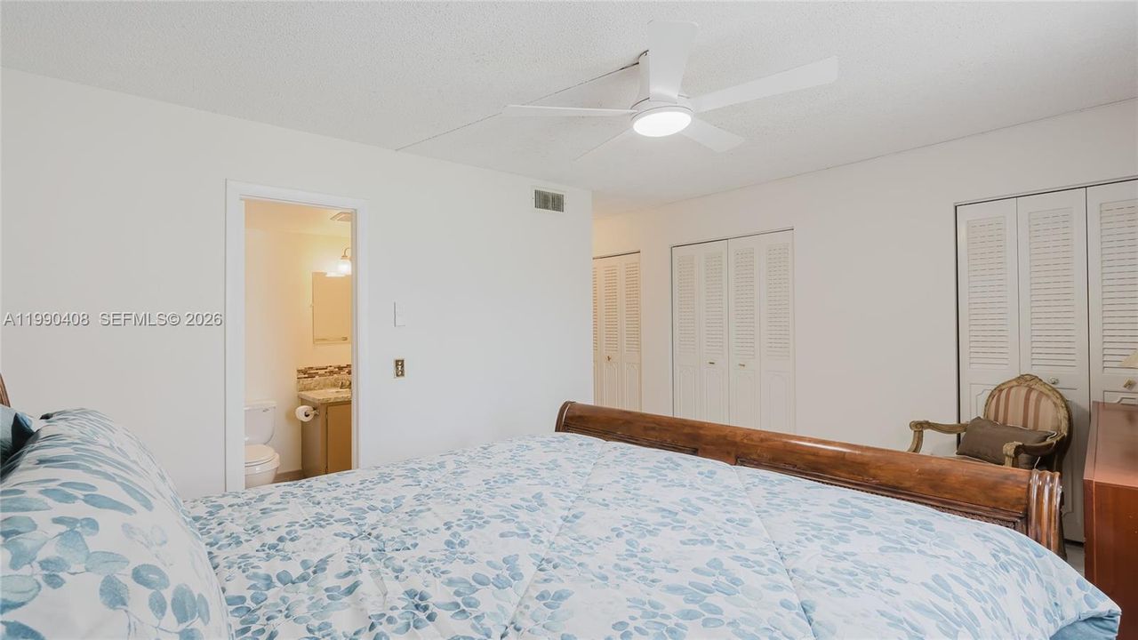 На продажу: $299,000 (2 спален, 2 ванн, 1144 Квадратных фут)