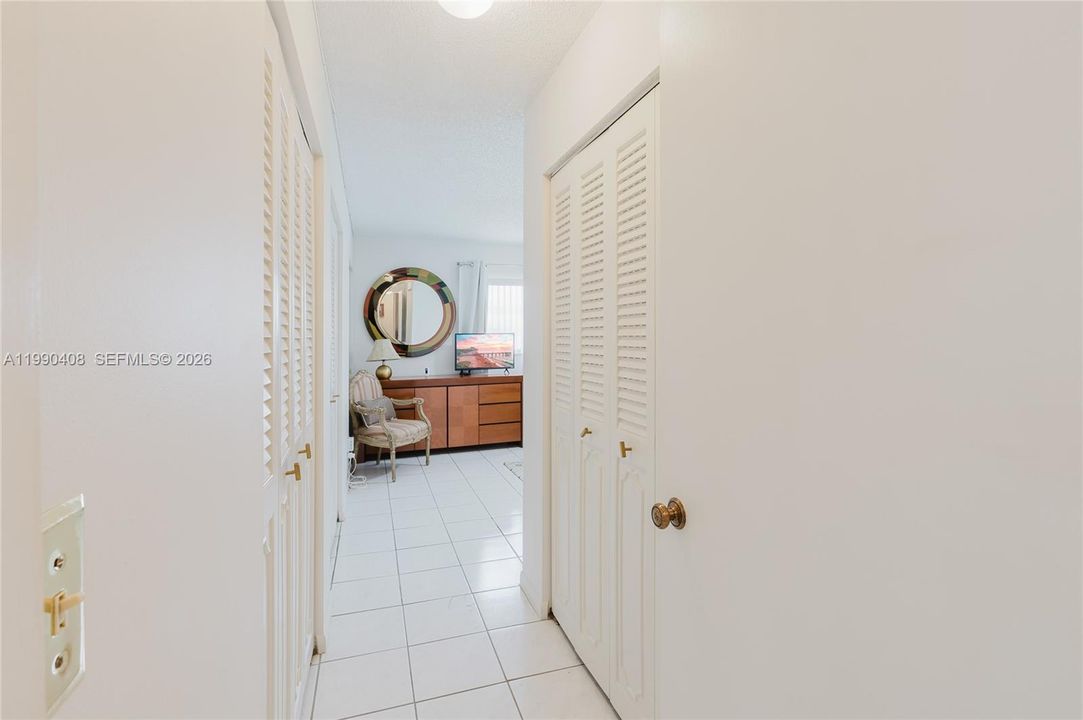 На продажу: $299,000 (2 спален, 2 ванн, 1144 Квадратных фут)