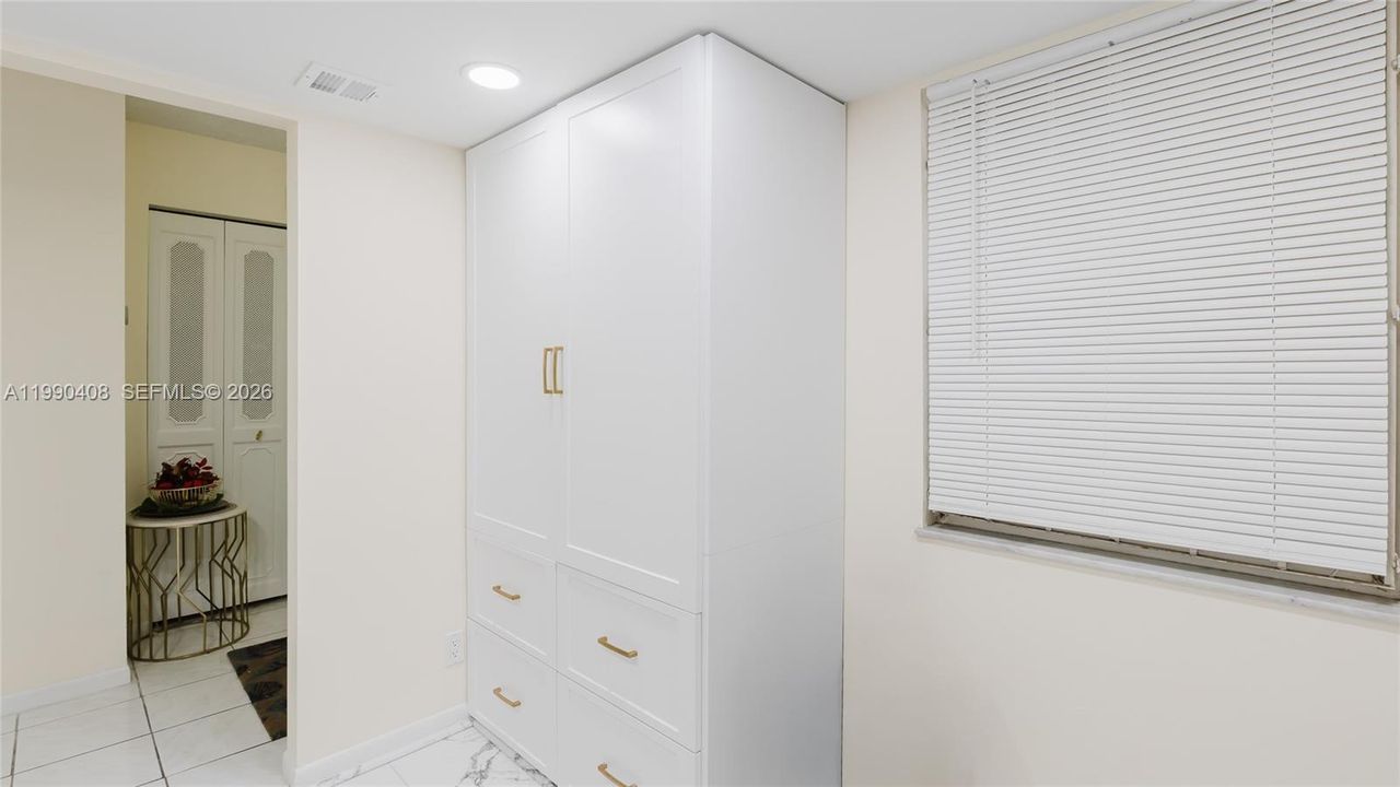 На продажу: $299,000 (2 спален, 2 ванн, 1144 Квадратных фут)