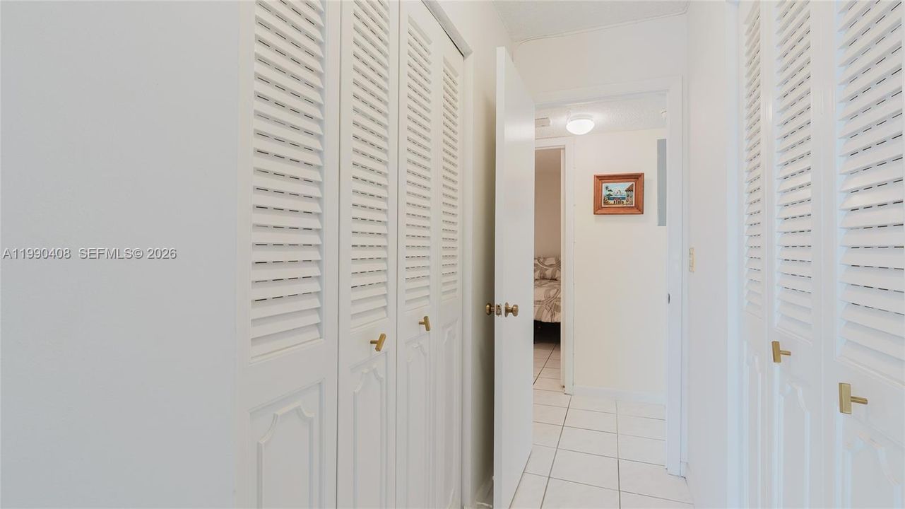 На продажу: $299,000 (2 спален, 2 ванн, 1144 Квадратных фут)