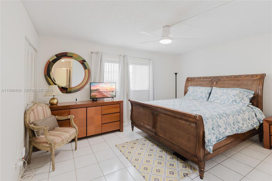 На продажу: $299,000 (2 спален, 2 ванн, 1144 Квадратных фут)