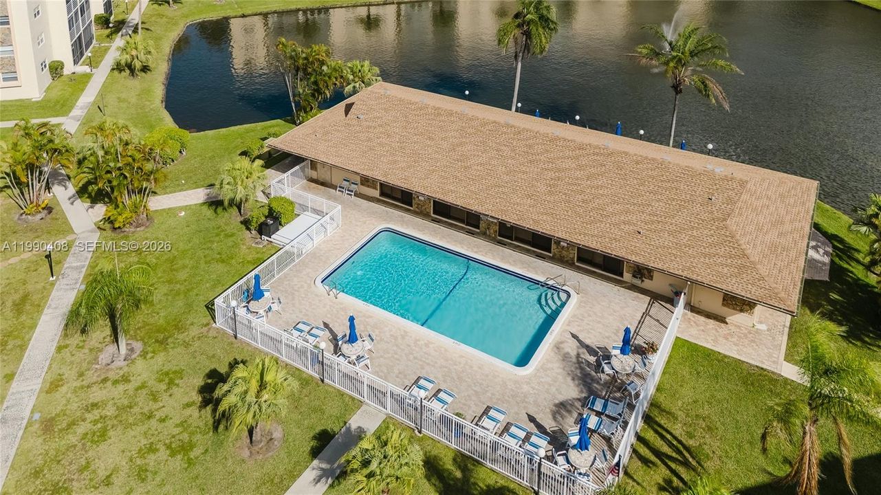 На продажу: $299,000 (2 спален, 2 ванн, 1144 Квадратных фут)