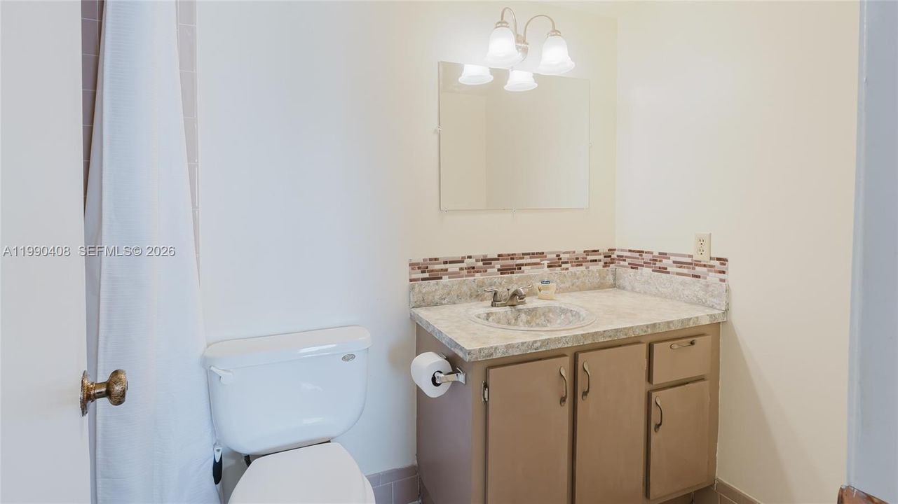 На продажу: $299,000 (2 спален, 2 ванн, 1144 Квадратных фут)