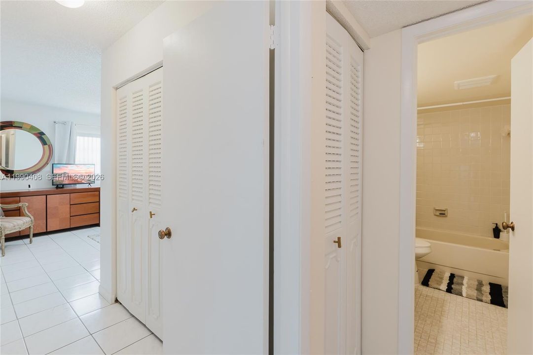 На продажу: $299,000 (2 спален, 2 ванн, 1144 Квадратных фут)