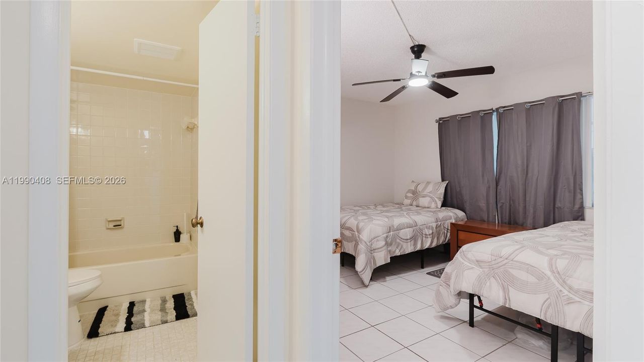 На продажу: $299,000 (2 спален, 2 ванн, 1144 Квадратных фут)