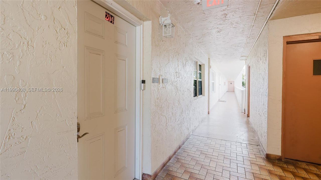 На продажу: $299,000 (2 спален, 2 ванн, 1144 Квадратных фут)