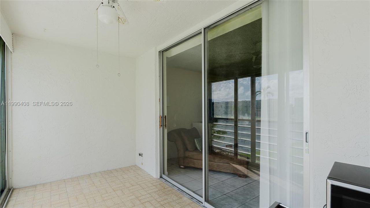 На продажу: $299,000 (2 спален, 2 ванн, 1144 Квадратных фут)