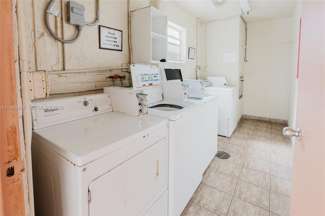 На продажу: $299,000 (2 спален, 2 ванн, 1144 Квадратных фут)