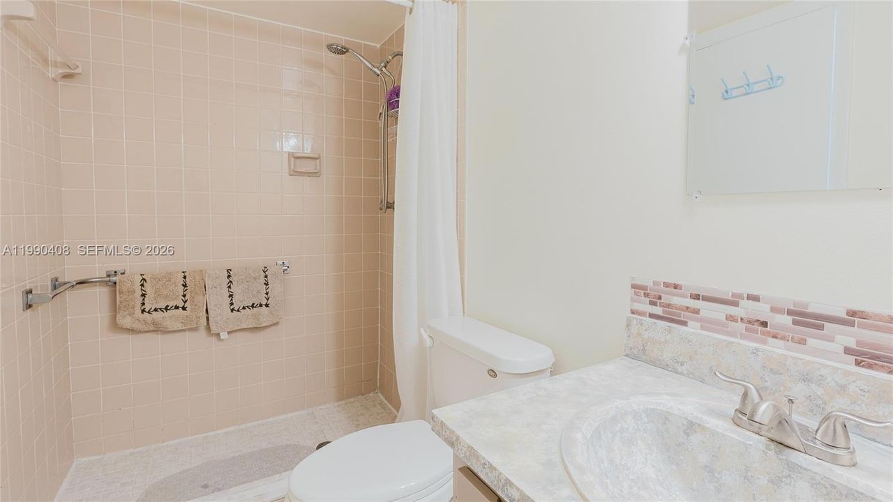 На продажу: $299,000 (2 спален, 2 ванн, 1144 Квадратных фут)