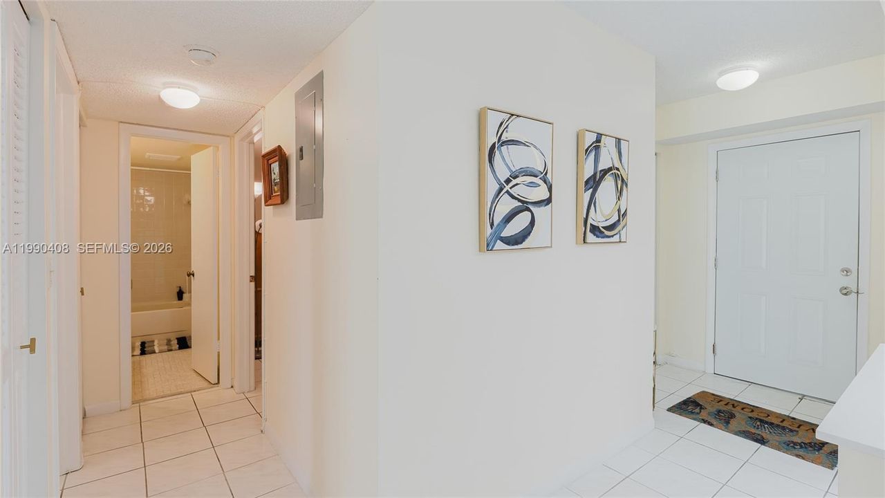 На продажу: $299,000 (2 спален, 2 ванн, 1144 Квадратных фут)