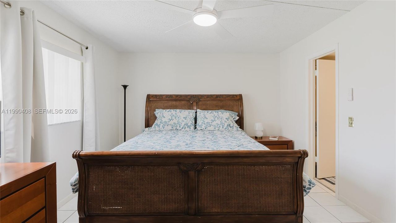 На продажу: $299,000 (2 спален, 2 ванн, 1144 Квадратных фут)