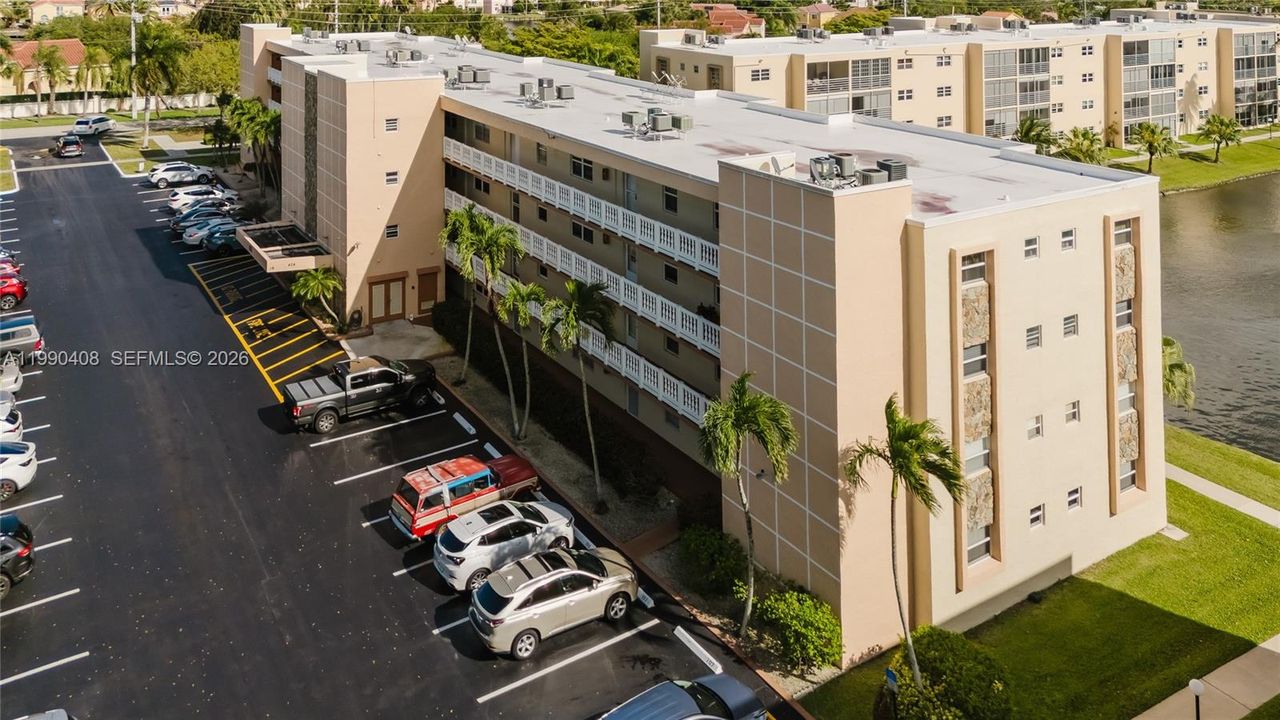 На продажу: $299,000 (2 спален, 2 ванн, 1144 Квадратных фут)