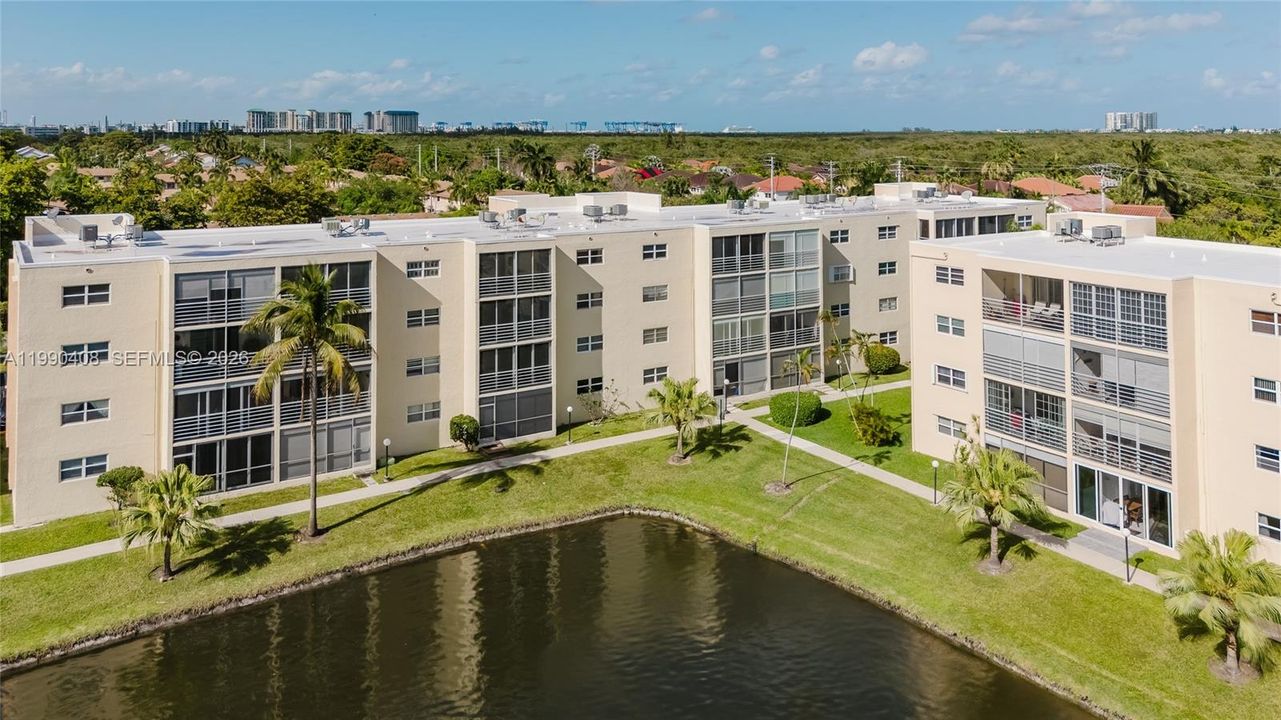 На продажу: $299,000 (2 спален, 2 ванн, 1144 Квадратных фут)