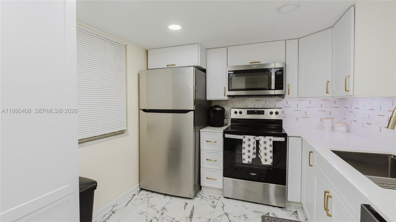 На продажу: $299,000 (2 спален, 2 ванн, 1144 Квадратных фут)