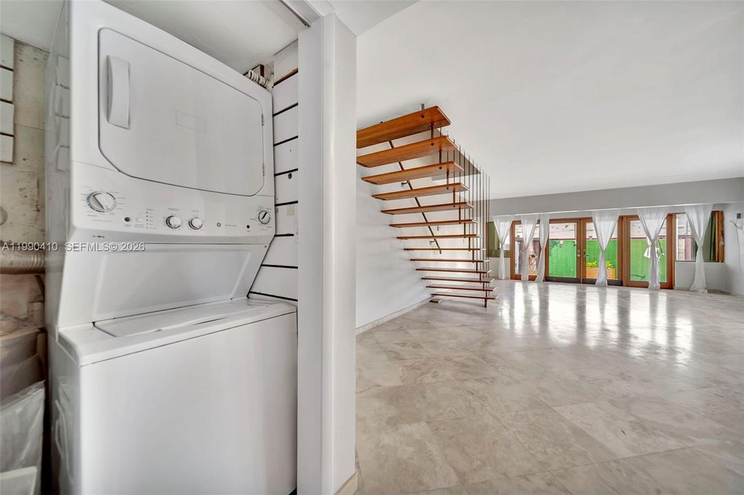 Active With Contract: $495,000 (2 beds, 2 baths, 1548 Square Feet)